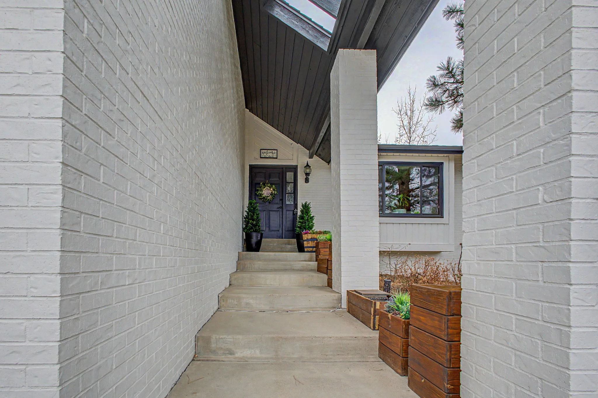 Casa Pine & Oak - view 2